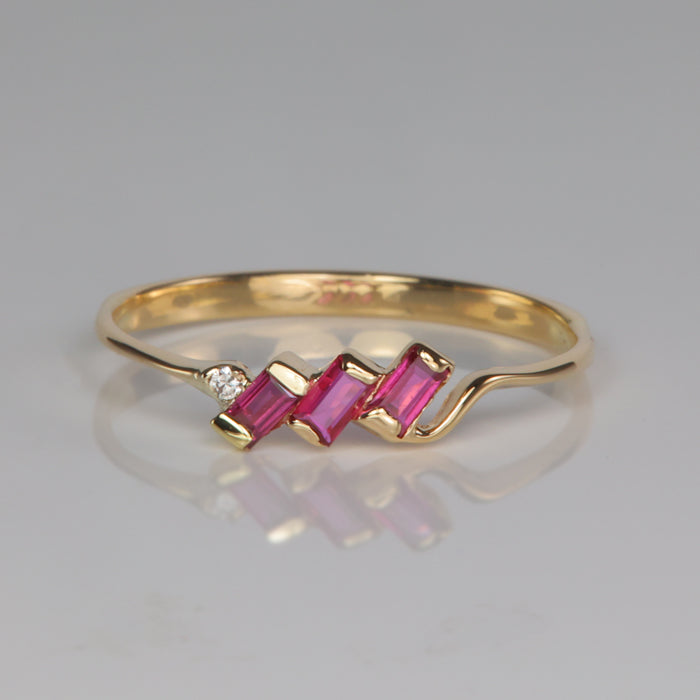 estate yellow gold ring with rubies and diamonds 