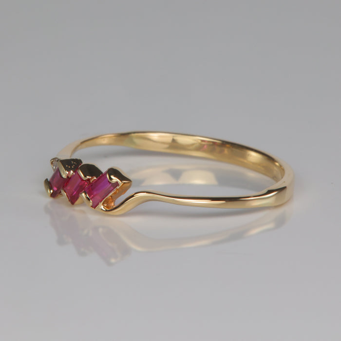gold ruby and diamond estate ring