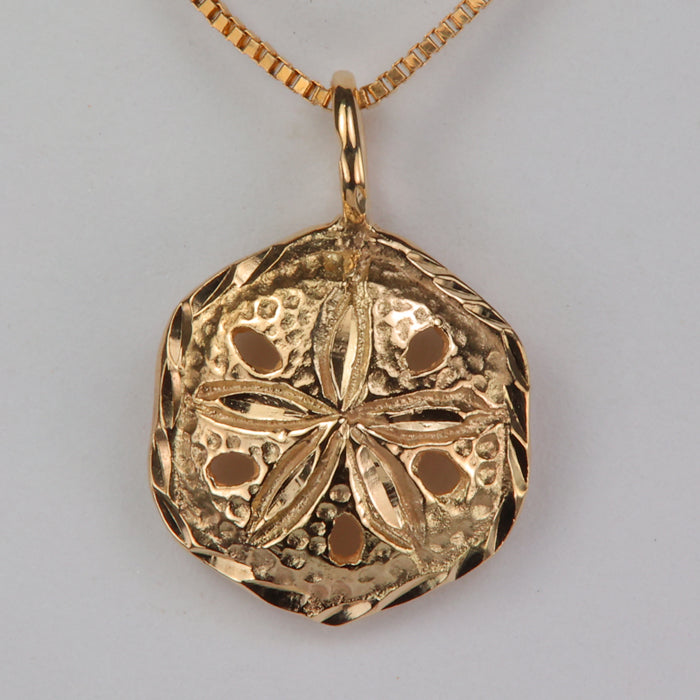 sand dollar estate pendant in yellow gold