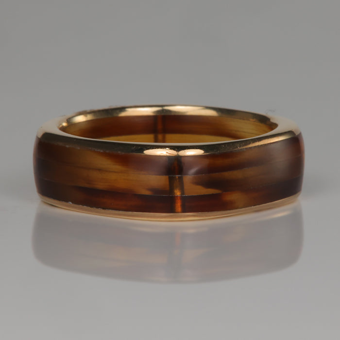 estate ring in yellow gold with squared edges