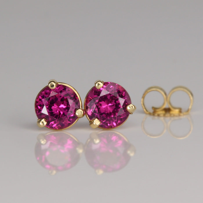 Yellow Gold Garnet Stud Earring
