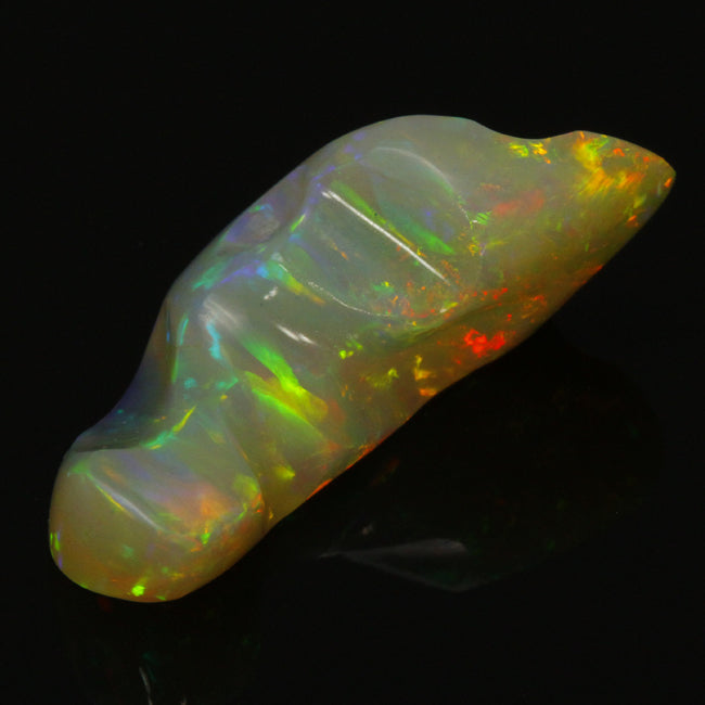 Opal Sculpture 13 Carats With Outstanding Colors