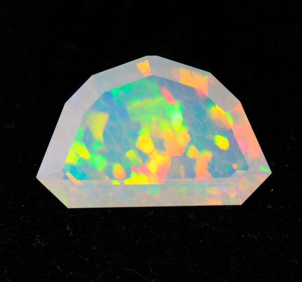 Faceted Welo Opal with Honeycomb Pattern 7,60 Carats Moriartys