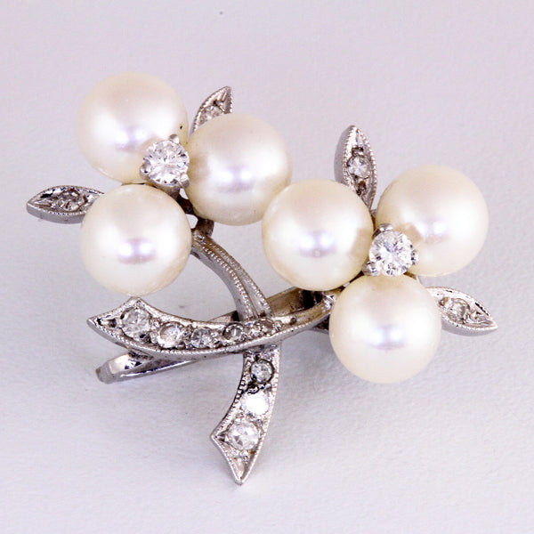 Estate Pearl Pin  in 14 kt With Diamond