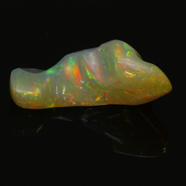 Opal Sculpture 13 Carats With Outstanding Colors