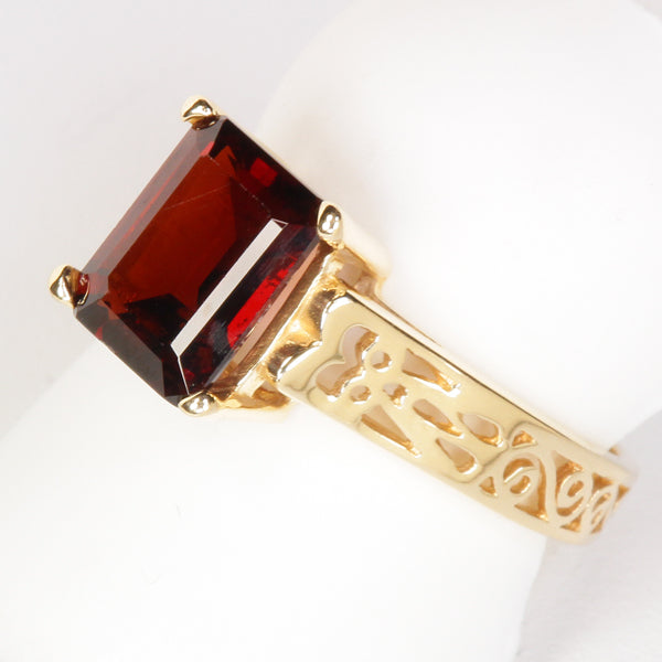 Estate Red Garnet Ring in 14kt. Gold