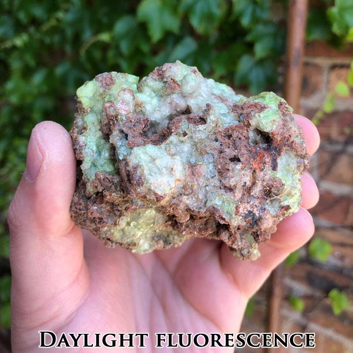 Fluorescent Hyalite Opal