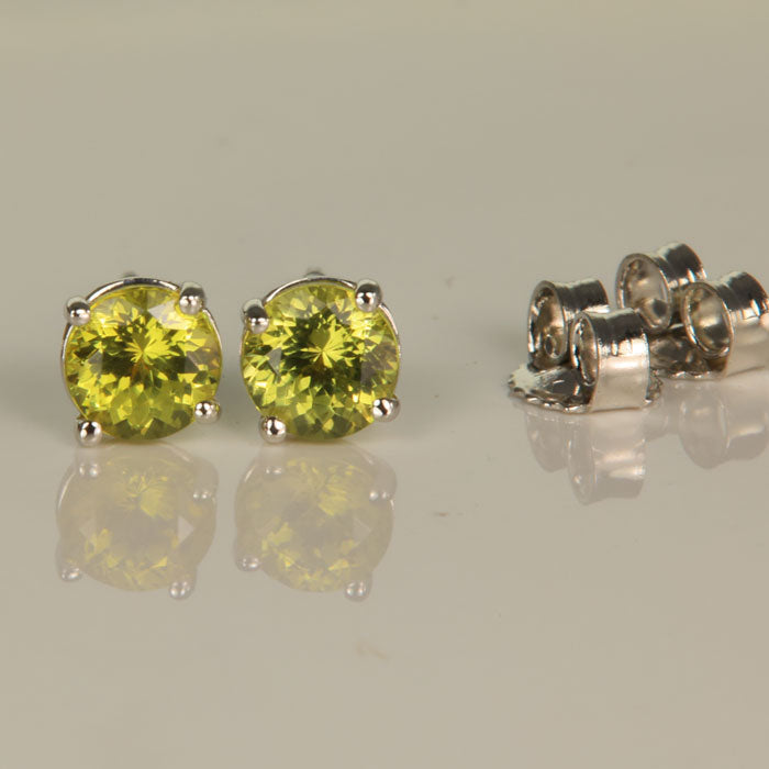 yellow green stud mali garnet earrings 14k white gold