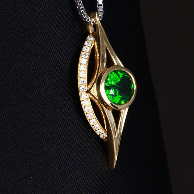 Tsavorite Pendant 2.22 Carats 